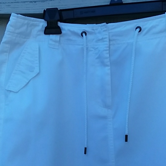 White skirt - Picture 2 of 4